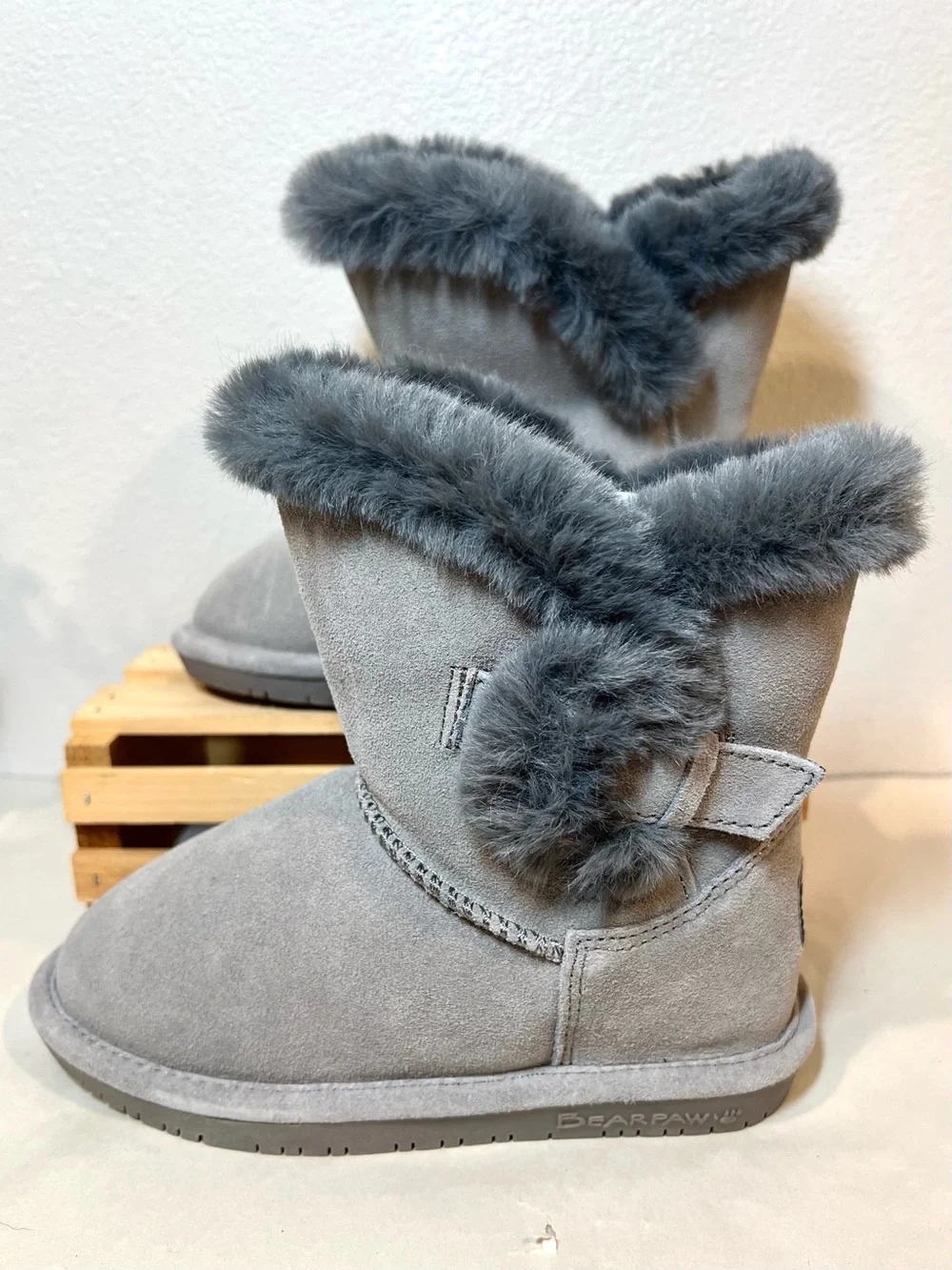 NWT BearPaw Kids Grey Sherpa Lined Suede Winter Boots Size 13